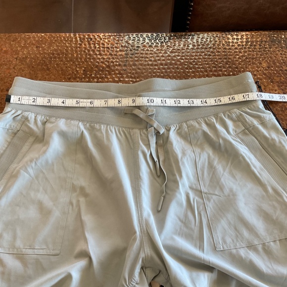 Kyodan Lightweight Activewear Ruched Pants. Light grey. Size XL - Picture 7 of 8